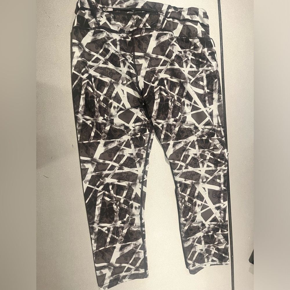 Athleta Abstract Patterned Capri Leggings